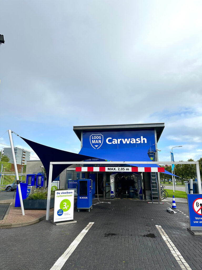 Lelystad-overkapping-Carport-van-Zeil-Loogman-Carwash-Carpoort-doek-zeil-op-maat-manta-roofs-27 - Manta Roofs