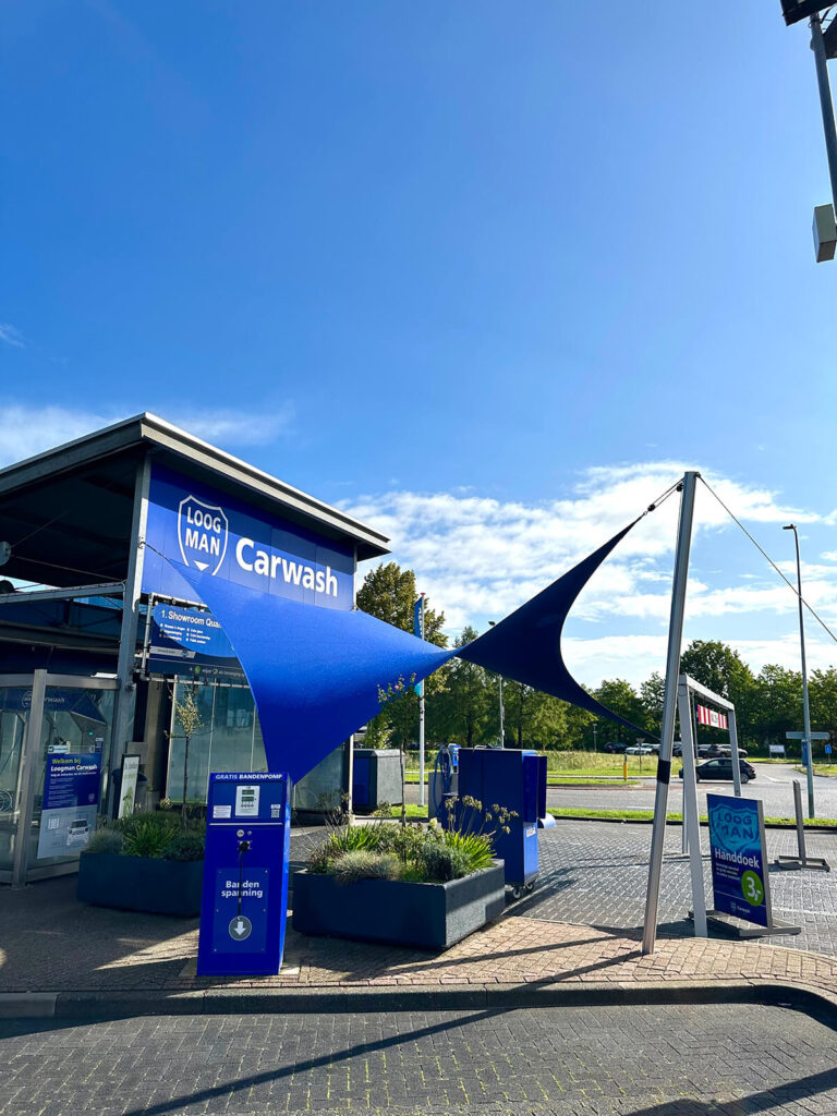 Lelystad-overkapping-Carport-van-Zeil-Loogman-Carwash-Carpoort-doek-zeil-op-maat-manta-roofs-28 - Manta Roofs