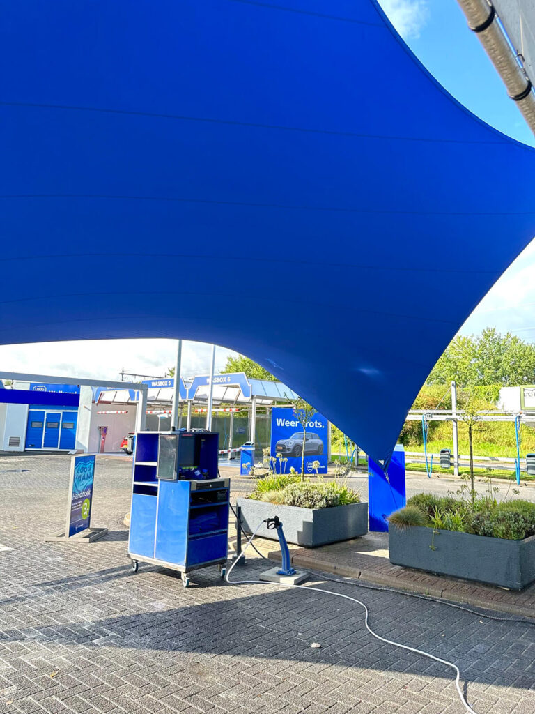 Lelystad-overkapping-Carport-van-Zeil-Loogman-Carwash-Carpoort-doek-zeil-op-maat-manta-roofs-41 - Manta Roofs