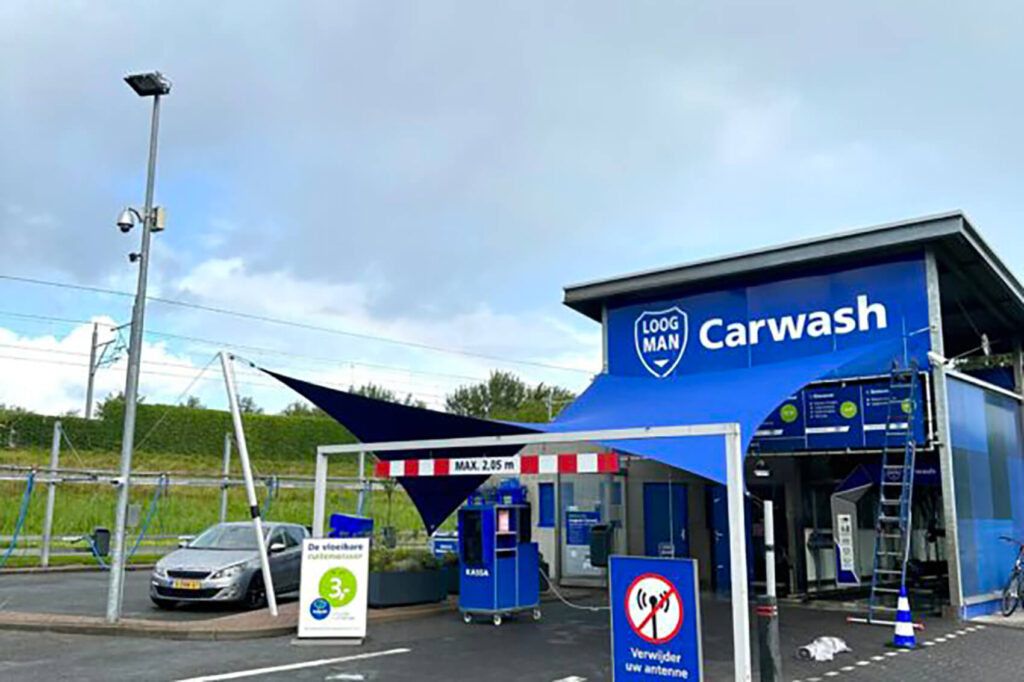 Lelystad-overkapping-Carport-van-Zeil-Loogman-Carwash-Carpoort-doek-zeil-op-maat-manta-roofs-46 - Manta Roofs