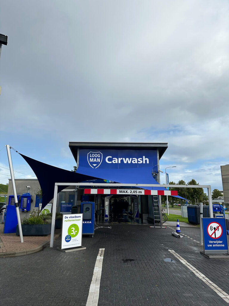 Lelystad-overkapping-Carport-van-Zeil-Loogman-Carwash-Carpoort-doek-zeil-op-maat-manta-roofs-51 - Manta Roofs