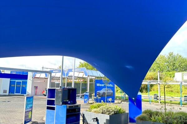 Lelystad-overkapping-Carport-van-Zeil-Loogman-Carwash-Carpoort-doek-zeil-op-maat-manta-roofs-55 - Manta Roofs