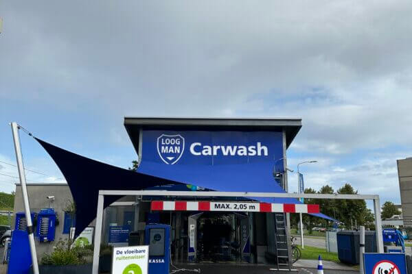 Lelystad-overkapping-Carport-van-Zeil-Loogman-Carwash-Carpoort-doek-zeil-op-maat-manta-roofs-58 - Manta Roofs