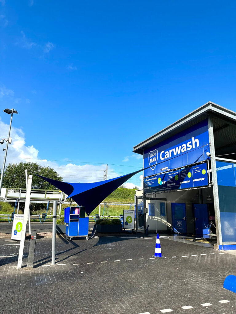 Lelystad-overkapping-Carport-van-Zeil-Loogman-Carwash-Carpoort-doek-zeil-op-maat-manta-roofs-60 - Manta Roofs