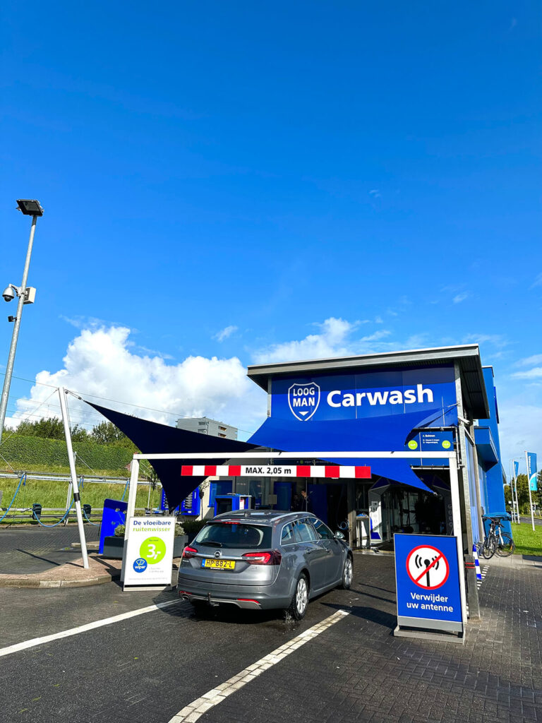 Lelystad-overkapping-Carport-van-Zeil-Loogman-Carwash-Carpoort-doek-zeil-op-maat-manta-roofs-67 - Manta Roofs