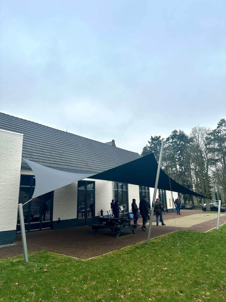 Maria-Hoop-Dorpshuis-terras-Overkapping-manta-roofs-Stichting-de-Annendaal-Buurthuis-overkapping-zeildoek_003 - Manta Roofs