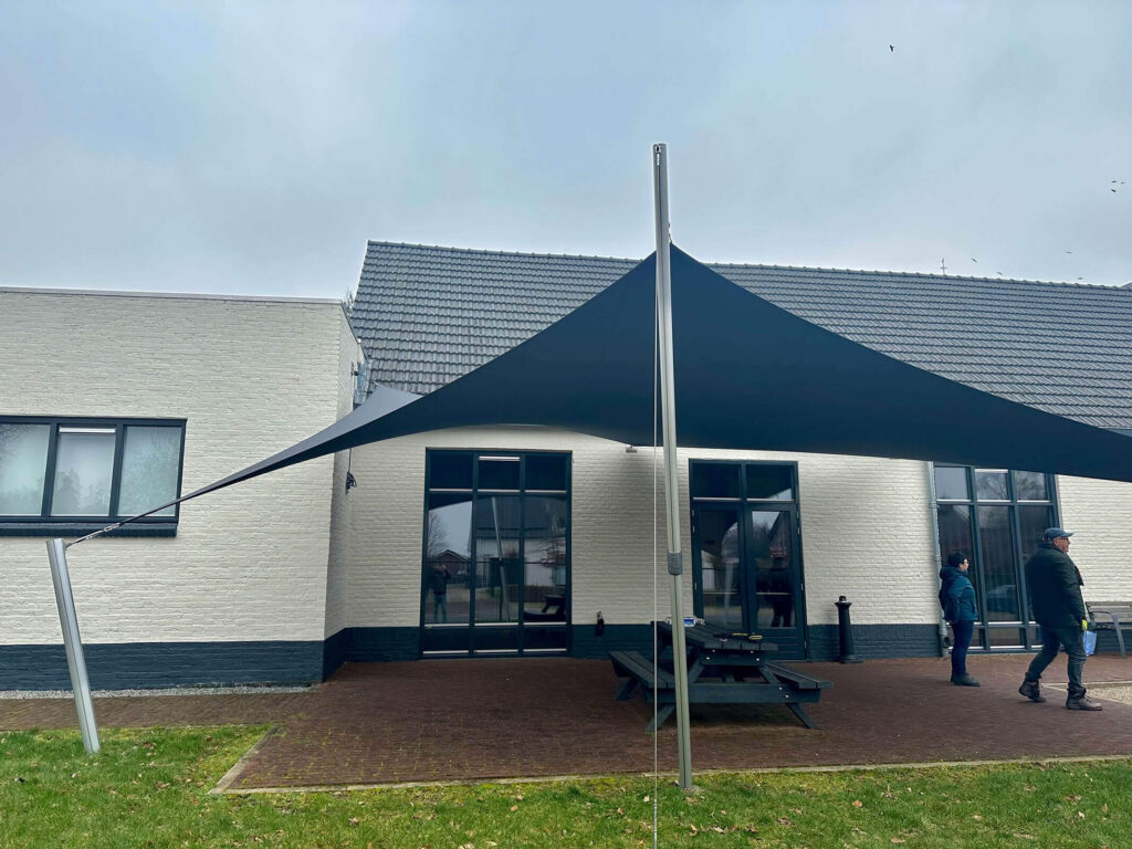 Maria-Hoop-Dorpshuis-terras-Overkapping-manta-roofs-Stichting-de-Annendaal-Buurthuis-overkapping-zeildoek_005 - Manta Roofs