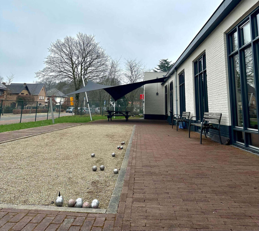 Maria-Hoop-Dorpshuis-terras-Overkapping-manta-roofs-Stichting-de-Annendaal-Buurthuis-overkapping-zeildoek_009 - Manta Roofs