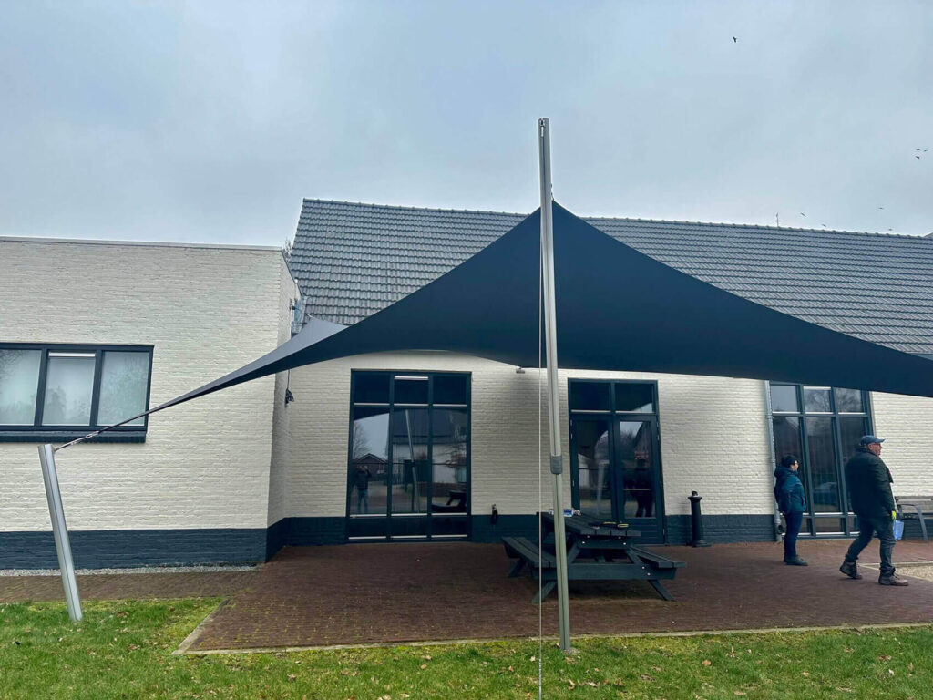Maria-Hoop-Dorpshuis-terras-Overkapping-manta-roofs-Stichting-de-Annendaal-Buurthuis-overkapping-zeildoek_018 - Manta Roofs