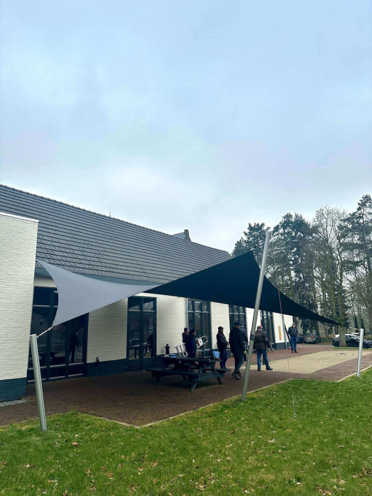 Maria-Hoop-Dorpshuis-terras-Overkapping-manta-roofs-Stichting-de-Annendaal-Buurthuis-overkapping-zeildoek_022 - Manta Roofs