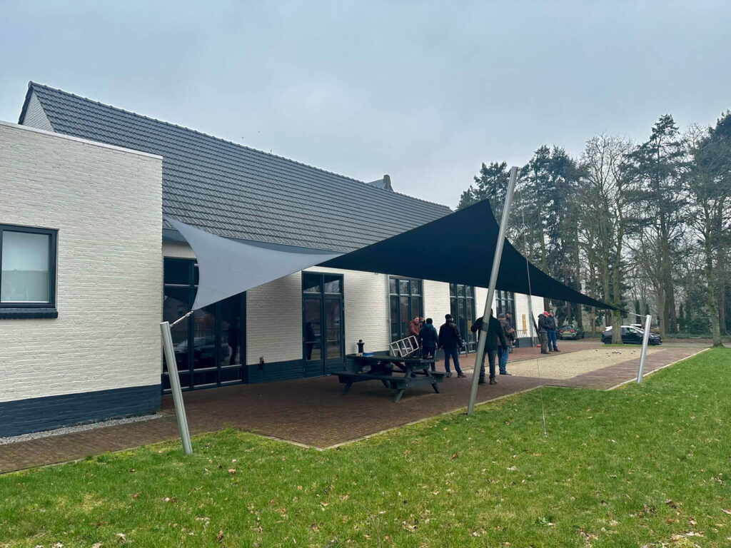 Maria-Hoop-Dorpshuis-terras-Overkapping-manta-roofs-Stichting-de-Annendaal-Buurthuis-overkapping-zeildoek_032 - Manta Roofs