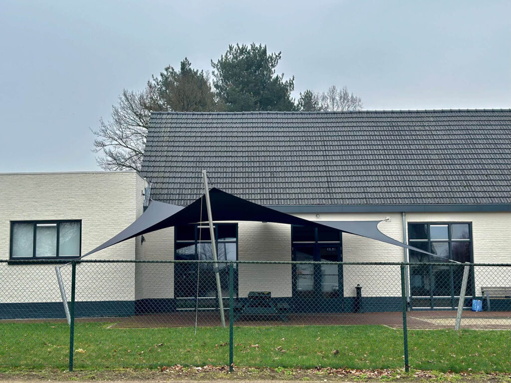 Maria-Hoop-Dorpshuis-terras-Overkapping-manta-roofs-Stichting-de-Annendaal-Buurthuis-overkapping-zeildoek_049 - Manta Roofs