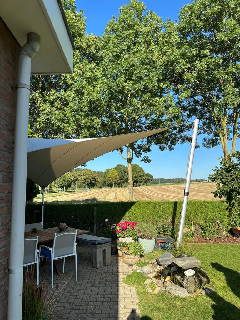 Munstergeleen-Terrasoverkapping-op-maat-aan-huis-strak-gespannen-manta-roofs-limburg-008 - Manta Roofs