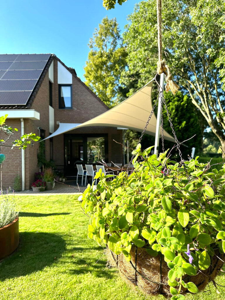 Munstergeleen-Terrasoverkapping-op-maat-aan-huis-strak-gespannen-manta-roofs-limburg-010 - Manta Roofs