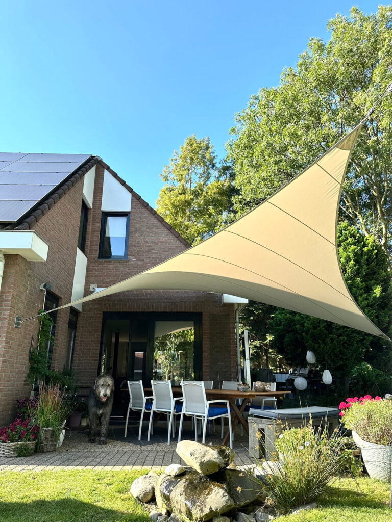 Munstergeleen-Terrasoverkapping-op-maat-aan-huis-strak-gespannen-manta-roofs-limburg-012 - Manta Roofs