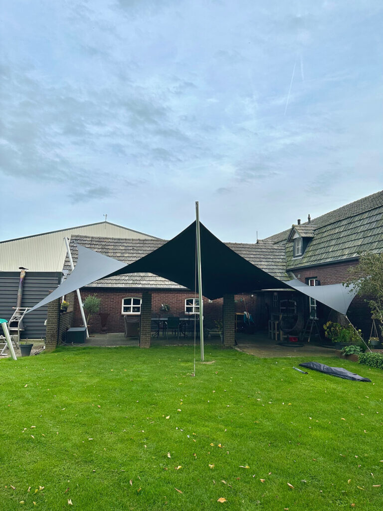 Oirlo-Overkapping-Schaduwdoek -Boerderij-woning-manta-roofs-stormvast-luxe-sfeer-verwijderbaar-zonwerend-015 - Manta Roofs