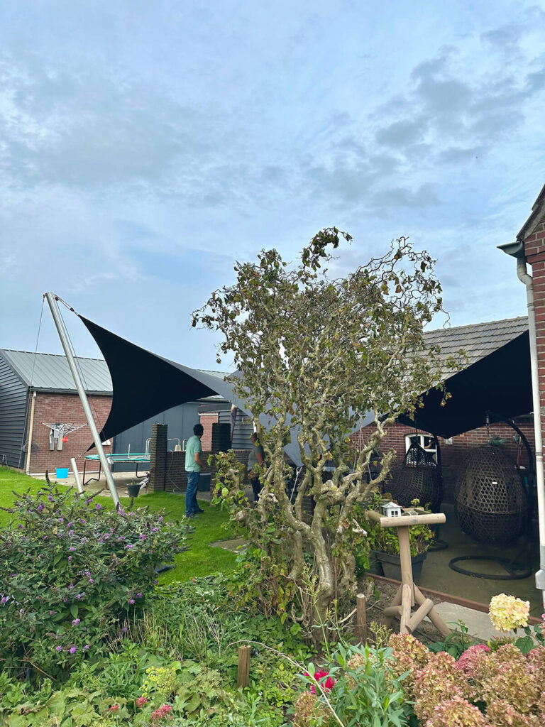 Oirlo-Overkapping-Schaduwdoek -Boerderij-woning-manta-roofs-stormvast-luxe-sfeer-verwijderbaar-zonwerend-016 - Manta Roofs