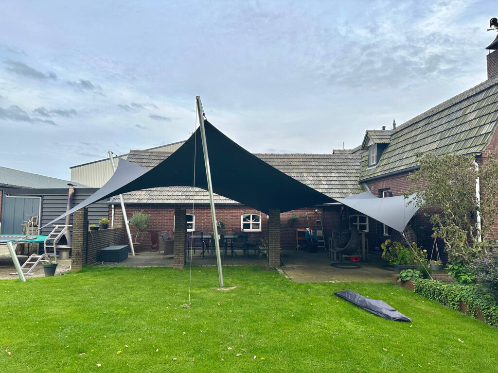 Oirlo-Overkapping-Schaduwdoek -Boerderij-woning-manta-roofs-stormvast-luxe-sfeer-verwijderbaar-zonwerend-020 - Manta Roofs