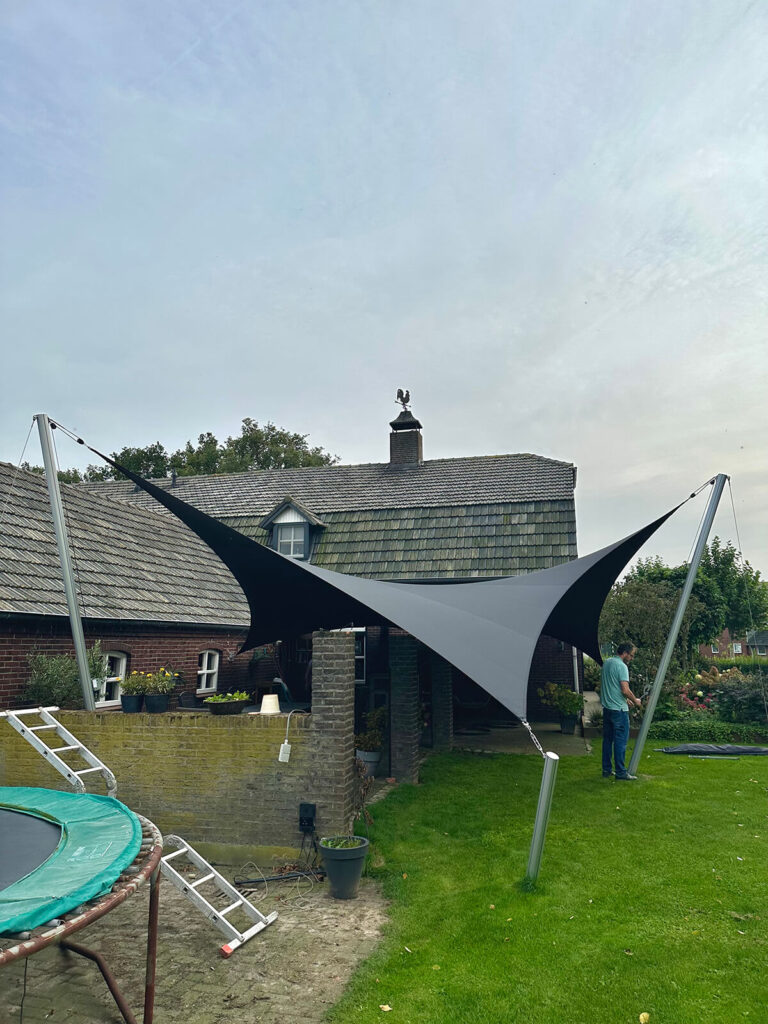 Oirlo-Overkapping-Schaduwdoek -Boerderij-woning-manta-roofs-stormvast-luxe-sfeer-verwijderbaar-zonwerend-021 - Manta Roofs
