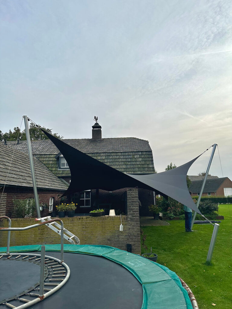 Oirlo-Overkapping-Schaduwdoek -Boerderij-woning-manta-roofs-stormvast-luxe-sfeer-verwijderbaar-zonwerend-022 - Manta Roofs