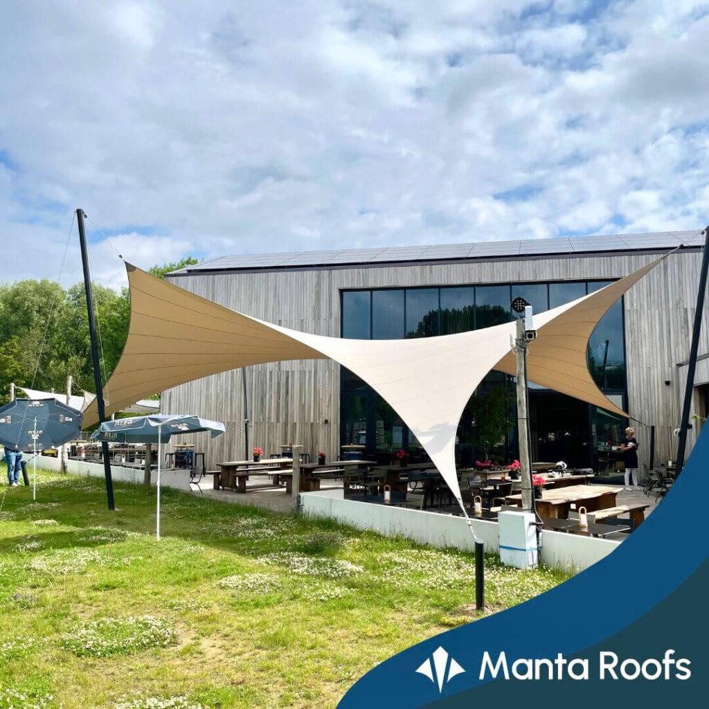 Schinnen-Alfa-Bierbrouwerij-terrasoverkapping-zeildoek-manta-roofs-brouwerij-horeca-overkapping-stormvast-vergunningsvrij-001 - Manta Roofs