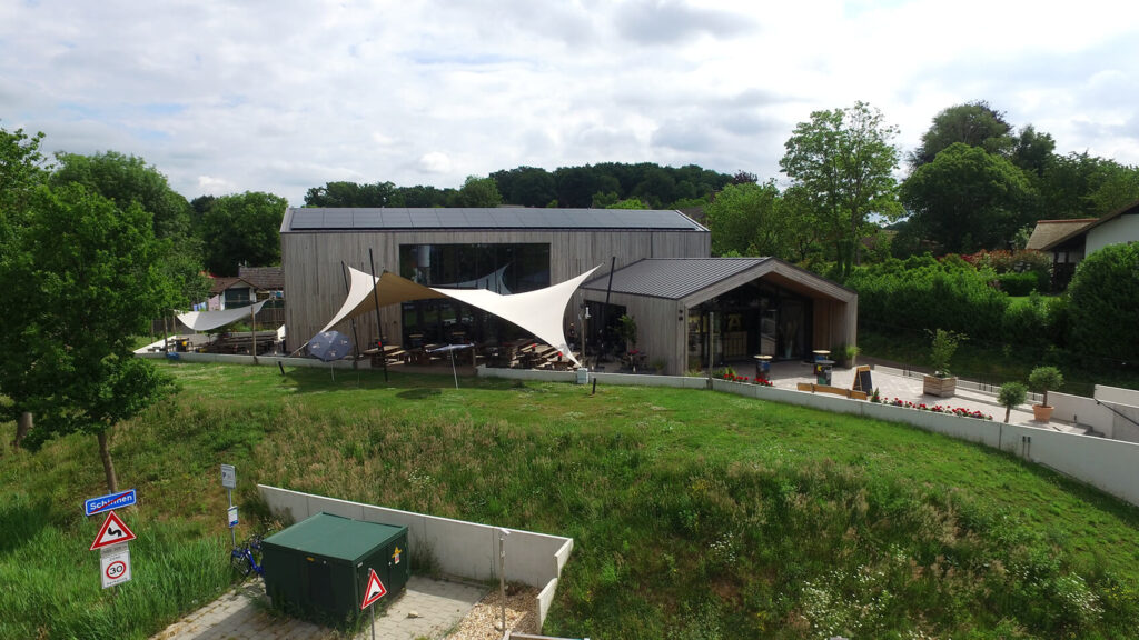 Schinnen-Alfa-Bierbrouwerij-terrasoverkapping-zeildoek-manta-roofs-brouwerij-horeca-overkapping-stormvast-vergunningsvrij-003 - Manta Roofs