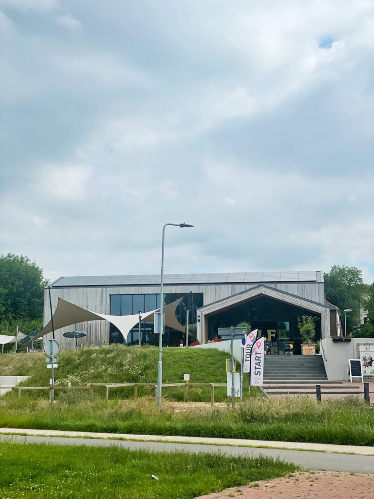 Schinnen-Alfa-Bierbrouwerij-terrasoverkapping-zeildoek-manta-roofs-brouwerij-horeca-overkapping-stormvast-vergunningsvrij-007 - Manta Roofs
