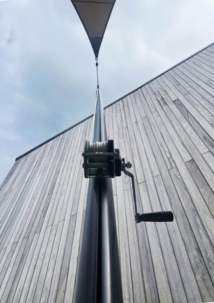 Schinnen-Alfa-retaurant-terrasoverkapping-zeildoek-manta-roofs-brouwerij-horeca-overkapping-stormvast-vergunningsvrij-025 - Manta Roofs