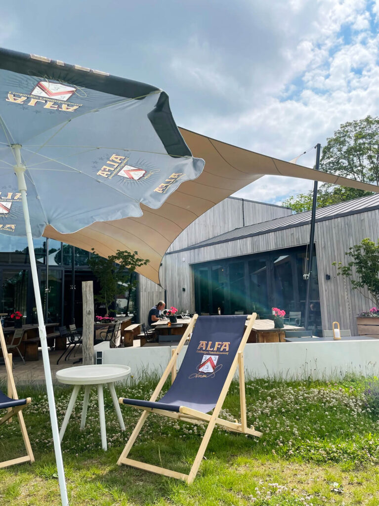 Schinnen-Alfa-retaurant-terrasoverkapping-zeildoek-manta-roofs-brouwerij-horeca-overkapping-stormvast-vergunningsvrij-031 - Manta Roofs