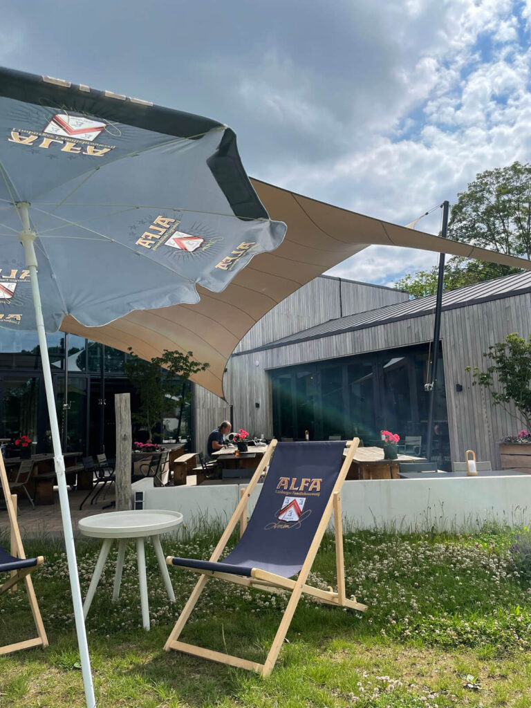 Schinnen-Alfa-retaurant-terrasoverkapping-zeildoek-manta-roofs-brouwerij-horeca-overkapping-stormvast-vergunningsvrij-048 - Manta Roofs