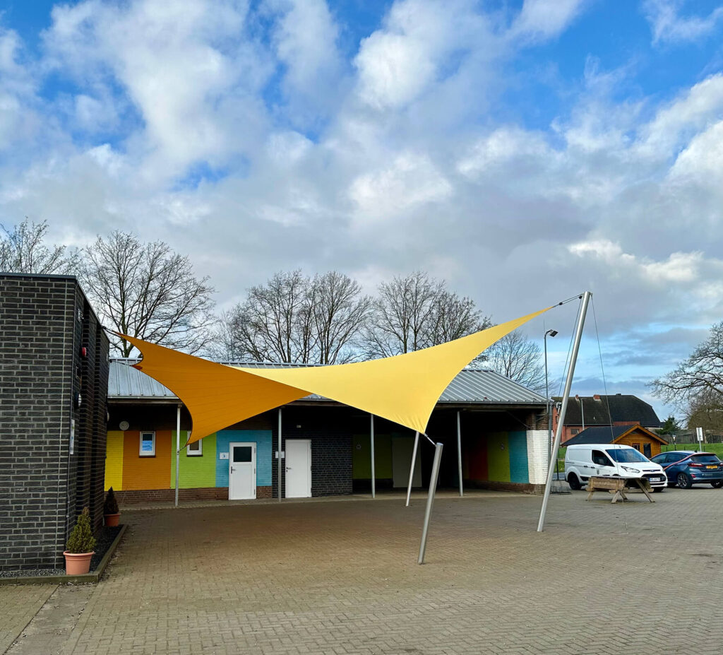Selfkant-Saeffelen-Westzipfehlschule-Schaduwdoek-schoolplein-Bescherm-kinderen-manta-roofs-001 - Manta Roofs
