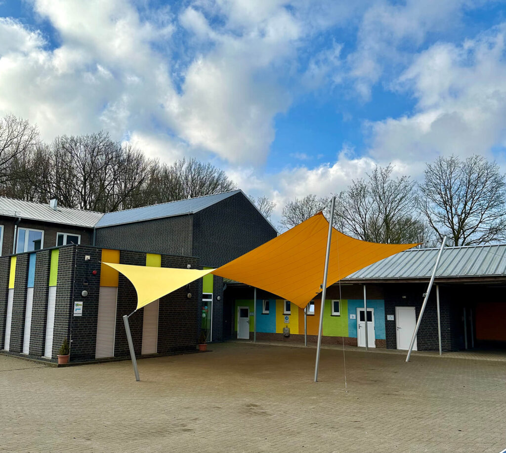 Selfkant-Saeffelen-Westzipfehlschule-Schaduwdoek-schoolplein-Bescherm-kinderen-manta-roofs-004 - Manta Roofs