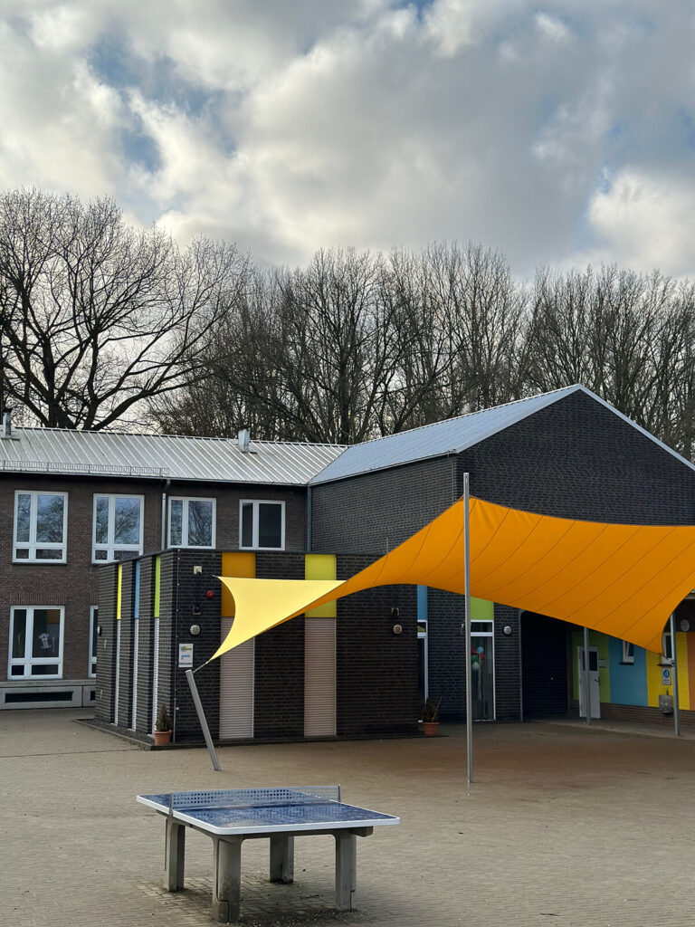 Selfkant-Saeffelen-Westzipfehlschule-Schaduwdoek-schoolplein-Bescherm-kinderen-manta-roofs-005 - Manta Roofs