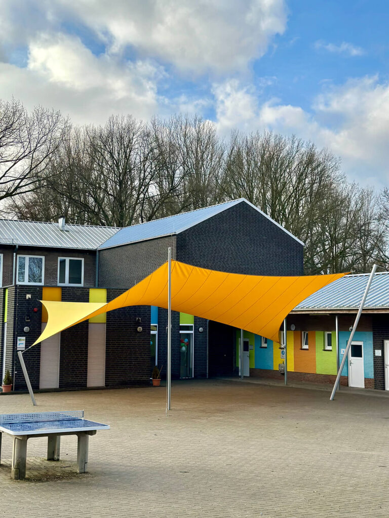 Selfkant-Saeffelen-Westzipfehlschule-Schaduwdoek-schoolplein-Bescherm-kinderen-manta-roofs-006 - Manta Roofs