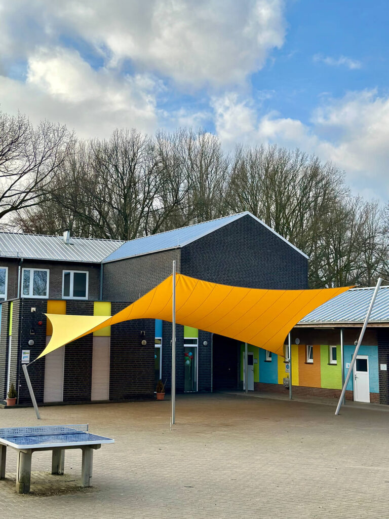 Selfkant-Saeffelen-Westzipfehlschule-Schaduwdoek-schoolplein-Bescherm-kinderen-manta-roofs-007 - Manta Roofs