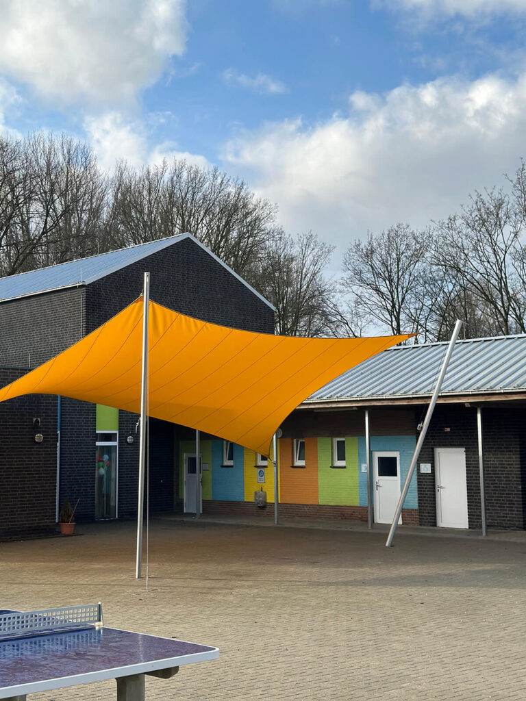 Selfkant-Saeffelen-Westzipfehlschule-Schaduwdoek-schoolplein-Bescherm-kinderen-manta-roofs-009 - Manta Roofs