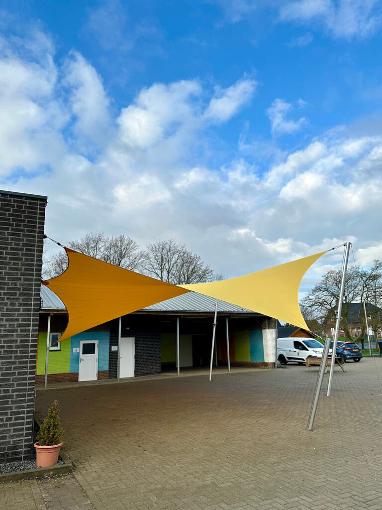 Selfkant-Saeffelen-Westzipfehlschule-Schaduwdoek-schoolplein-Bescherm-kinderen-manta-roofs-010 - Manta Roofs