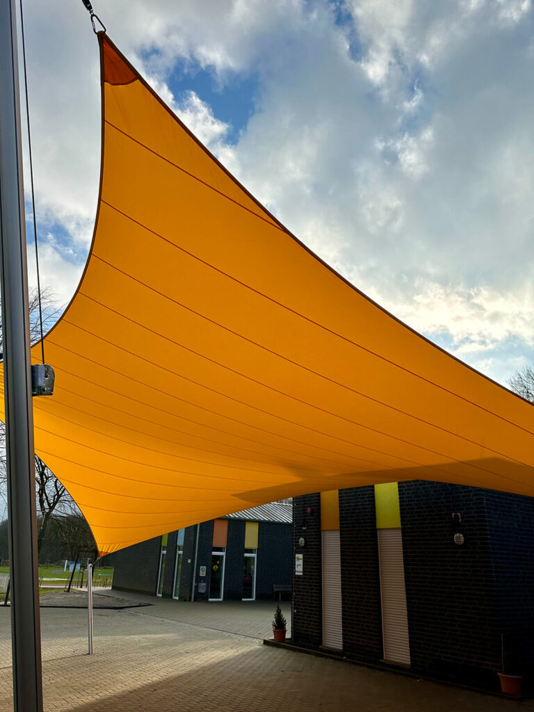 Selfkant-Saeffelen-Westzipfehlschule-Schaduwdoek-schoolplein-Bescherm-kinderen-manta-roofs-012 - Manta Roofs