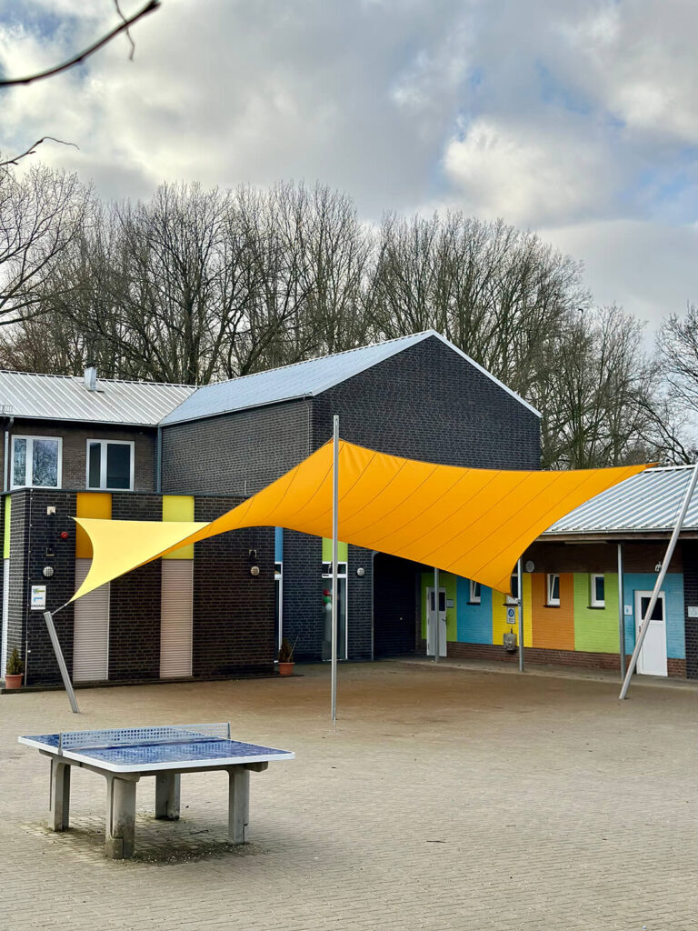 Selfkant-Saeffelen-Westzipfehlschule-Schaduwdoek-schoolplein-Bescherm-kinderen-manta-roofs-013 - Manta Roofs