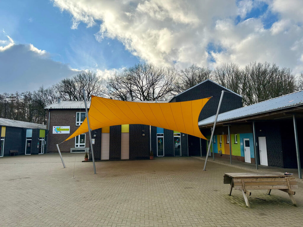 Selfkant-Saeffelen-Westzipfehlschule-Schaduwdoek-schoolplein-Bescherm-kinderen-manta-roofs-014 - Manta Roofs