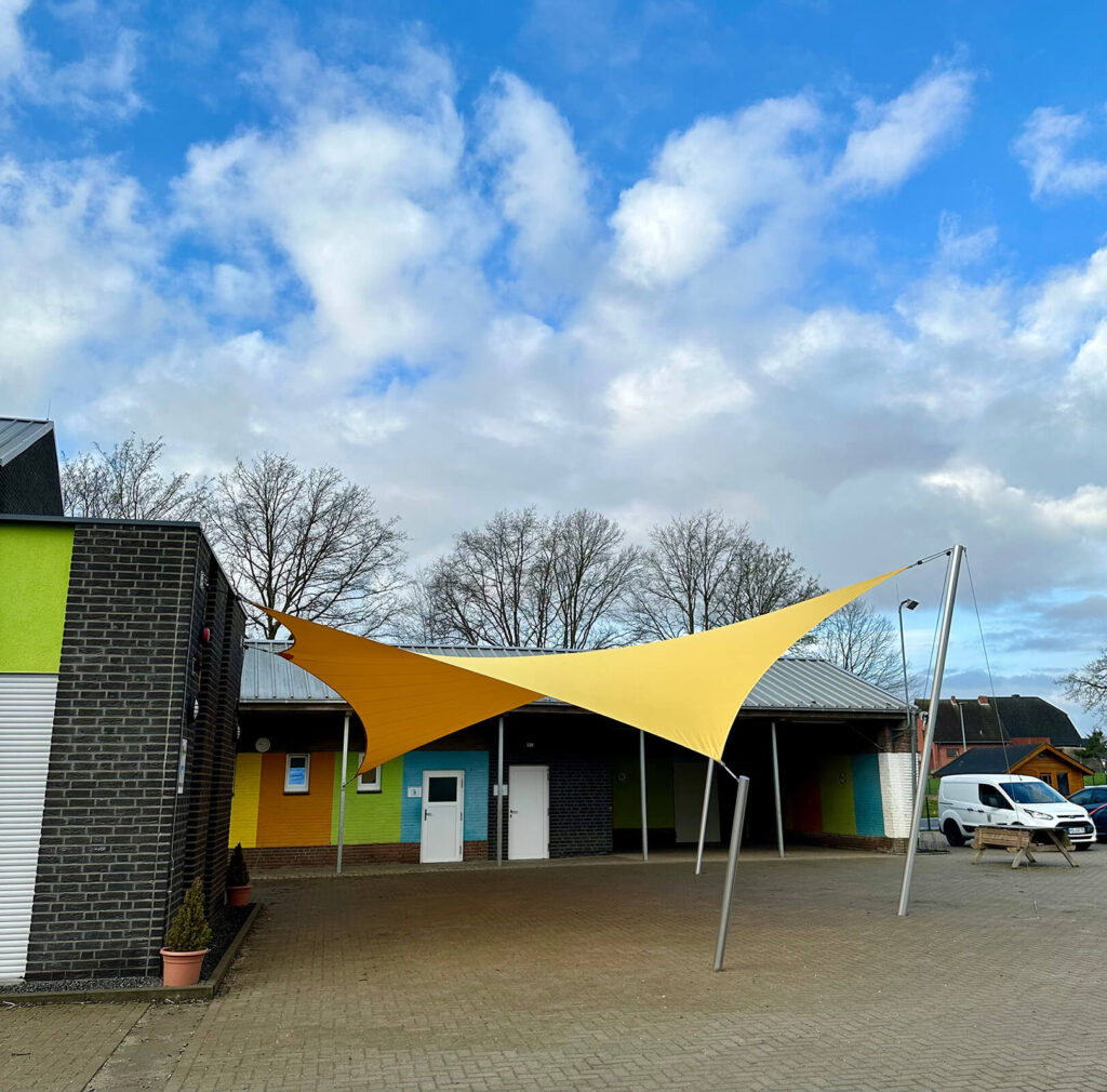 Selfkant-Saeffelen-Westzipfehlschule-Schaduwdoek-schoolplein-Bescherm-kinderen-manta-roofs-015 - Manta Roofs