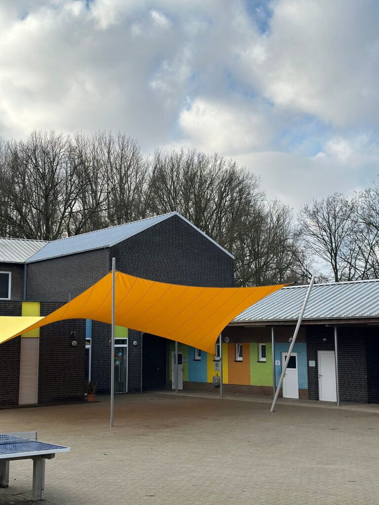 Selfkant-Saeffelen-Westzipfehlschule-Schaduwdoek-schoolplein-Bescherm-kinderen-manta-roofs-016 - Manta Roofs