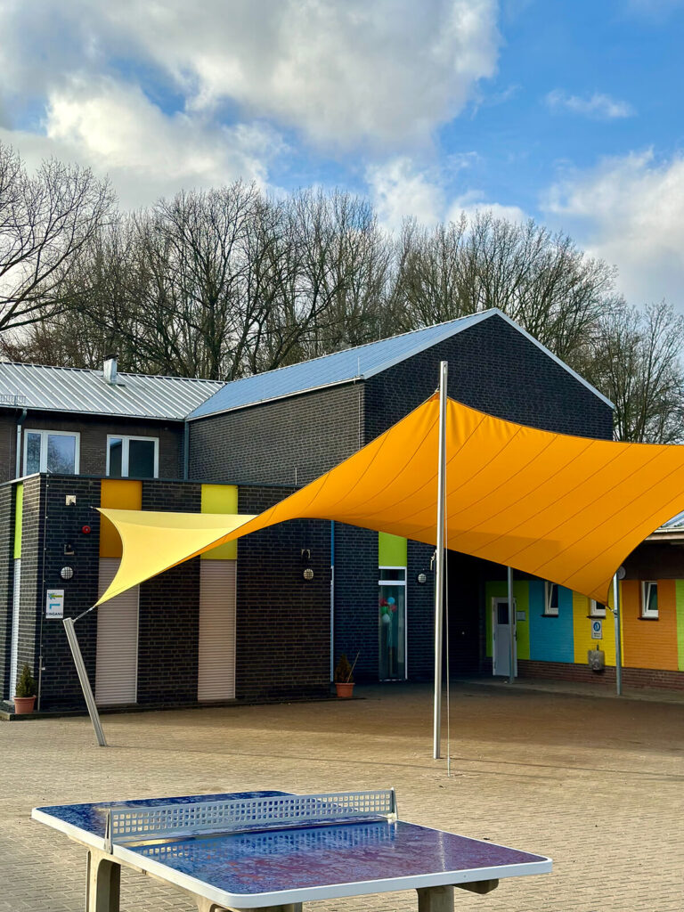Selfkant-Saeffelen-Westzipfehlschule-Schaduwdoek-schoolplein-Bescherm-kinderen-manta-roofs-017 - Manta Roofs