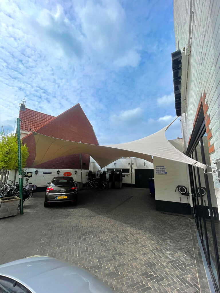 Cafe-tramhalt-weert-manta-roofs-horeca-terrasoverkapping-zeildoek-schaduwdoek-vergunningsvrij-014 - Manta Roofs