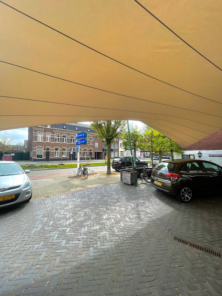 Cafe-tramhalt-weert-manta-roofs-horeca-terrasoverkapping-zeildoek-schaduwdoek-vergunningsvrij-017 - Manta Roofs