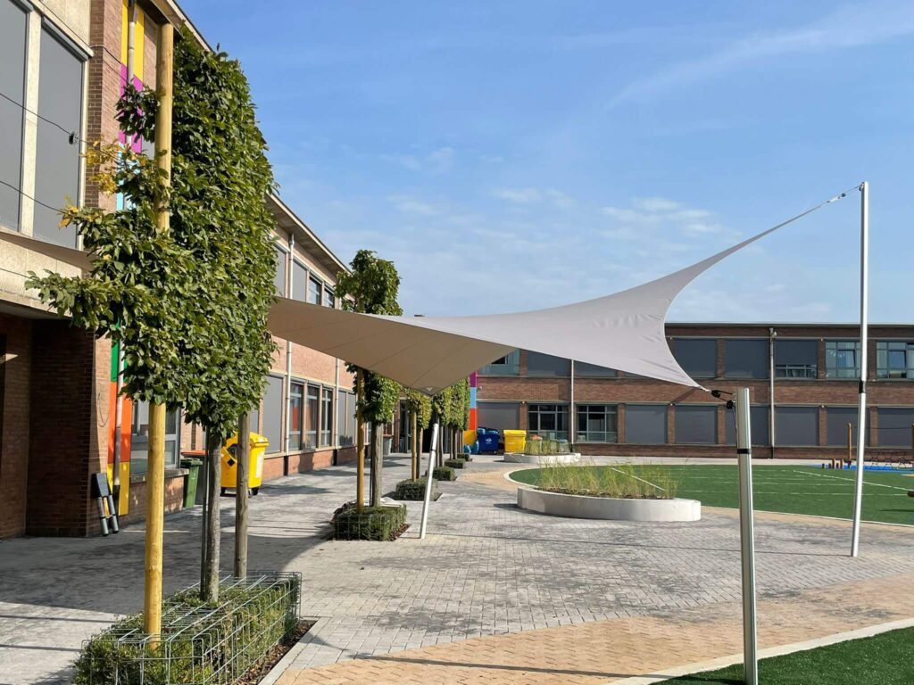 Maasmechelen -schaduwdoek-schoolplein-uv-bescherming-schaduw-kinderen-manta-roofs-SPEELPLAATS-MOZAIEK-07 - Manta Roofs