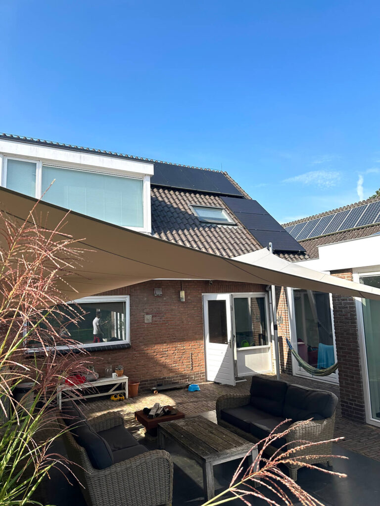 Utrecht-spanzeil-op-maat-stormvast-aan-huis-maatwerk-waterdicht-lichtdoorlatend-luxe-02 - Manta Roofs