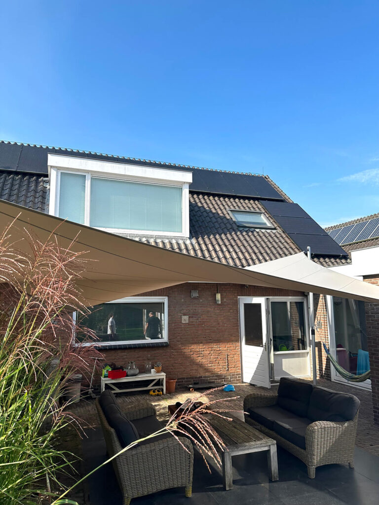 Utrecht-spanzeil-op-maat-stormvast-aan-huis-maatwerk-waterdicht-lichtdoorlatend-luxe-05 - Manta Roofs