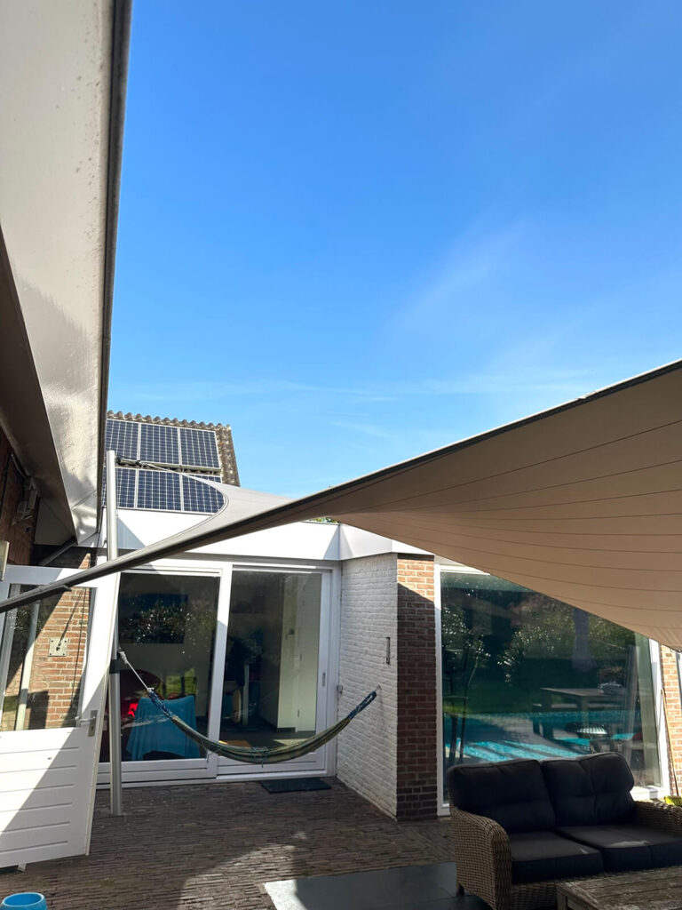 Utrecht-spanzeil-op-maat-stormvast-aan-huis-maatwerk-waterdicht-lichtdoorlatend-luxe-08 - Manta Roofs