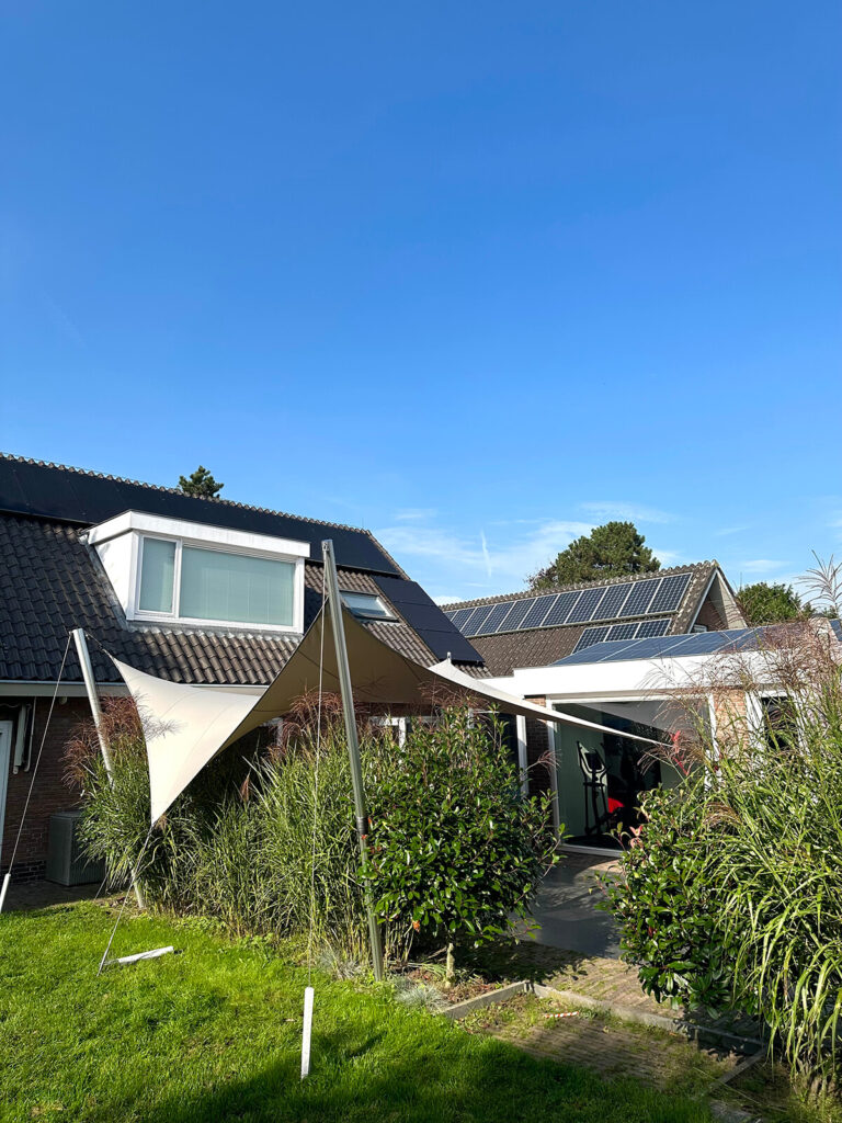 Utrecht-spanzeil-op-maat-stormvast-aan-huis-maatwerk-waterdicht-lichtdoorlatend-luxe-10 - Manta Roofs